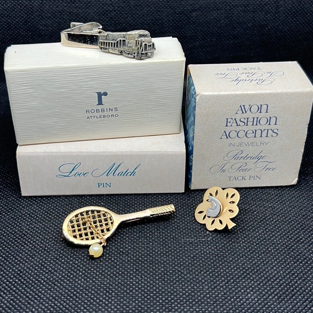 AVON Assorted Pins & Tie Clip